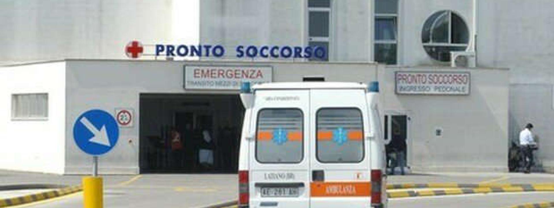 Muore per Covid, il figlio aggredisce un medico