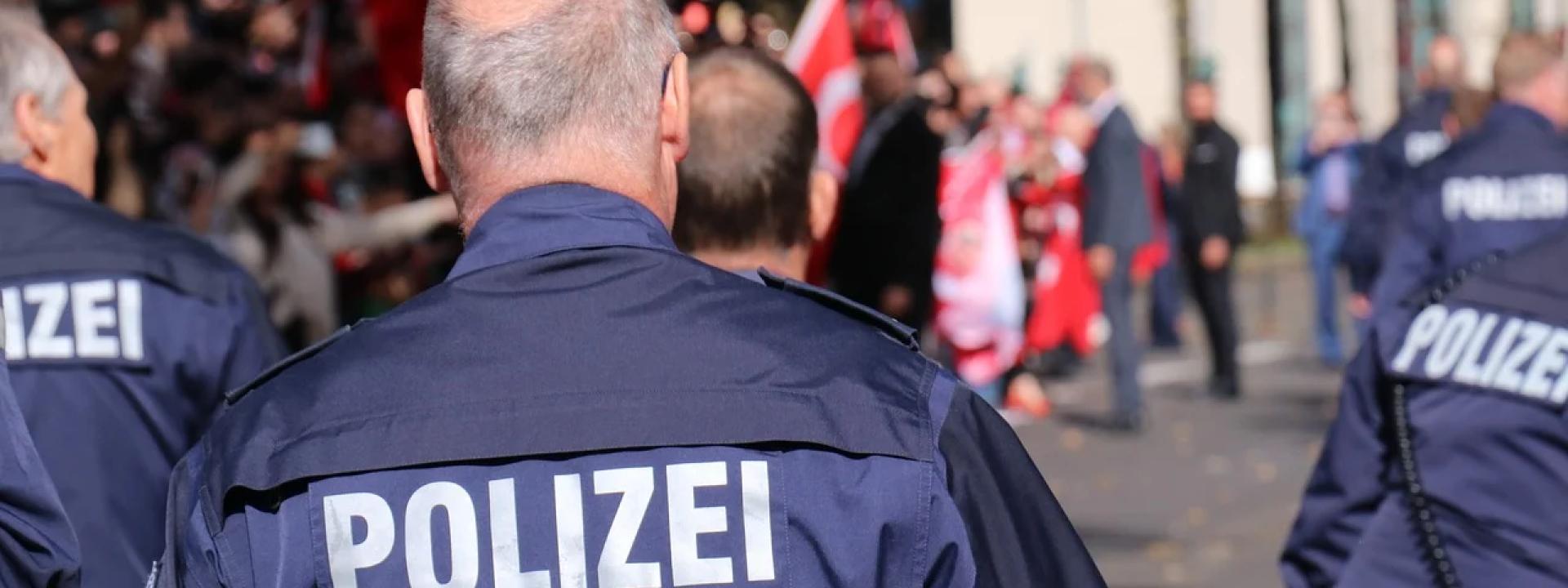 Uccisi due poliziotti in Germania: caccia al killer