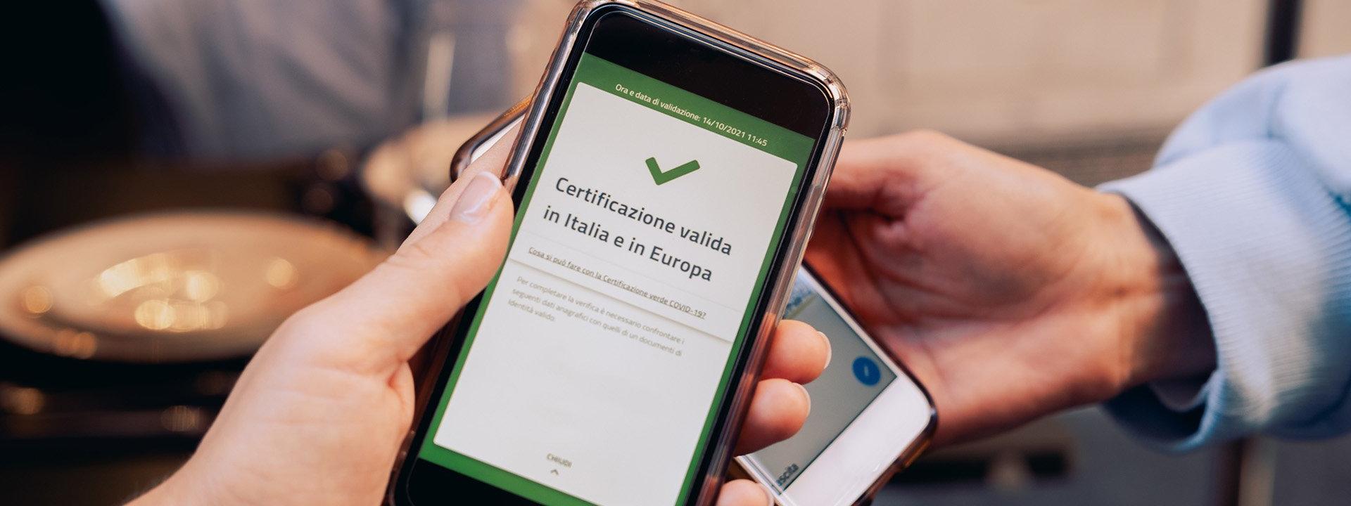 Cerca di entrare in Questura con il green pass di un'altra persona: denunciato