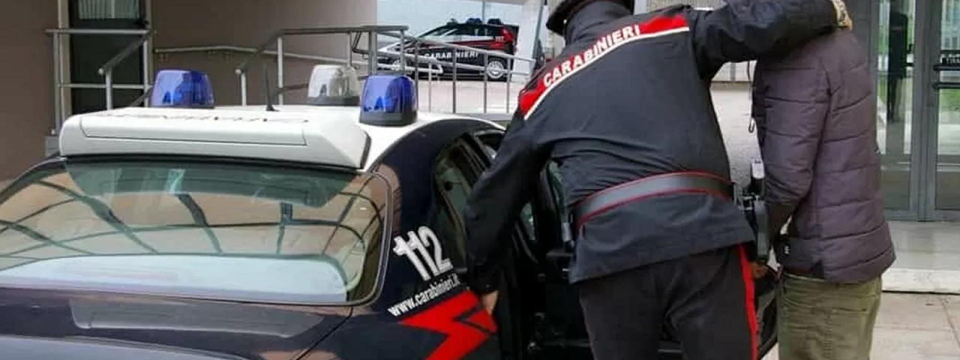 Un chilo di droga in casa, arrestato pusher ventenne