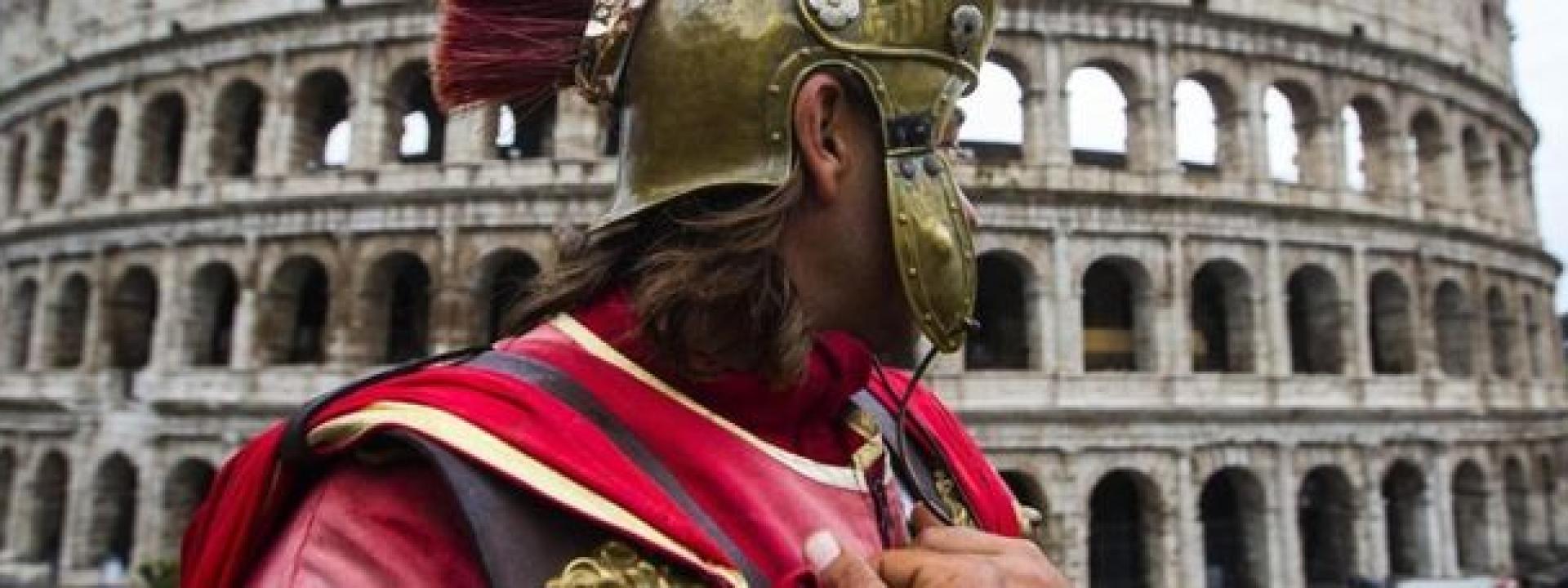 Controlli al Colosseo e Fontana di Trevi, fermato un 