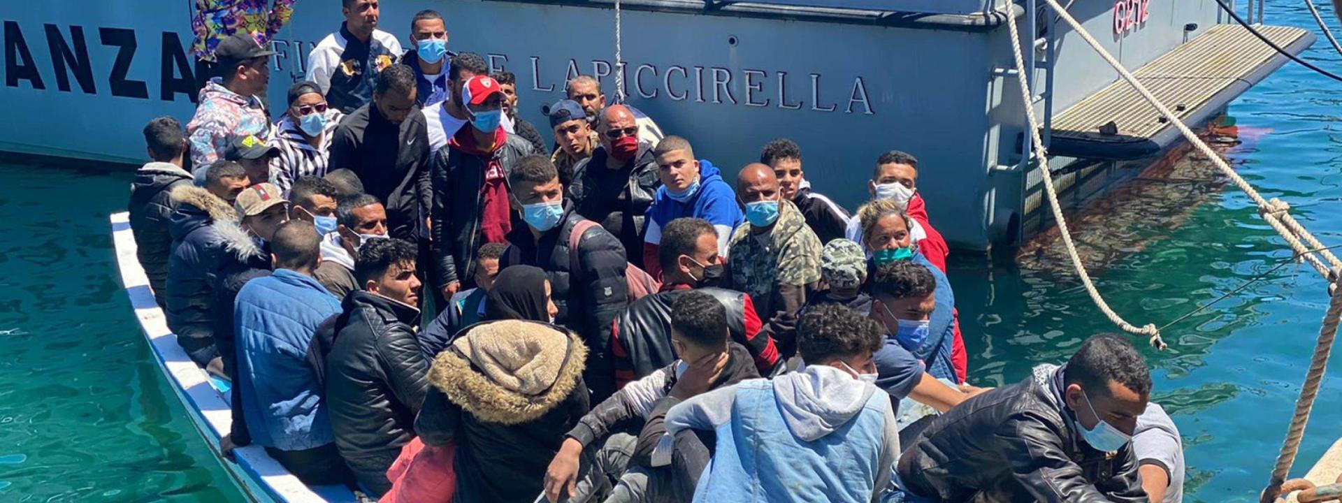 Lampedusa, emergenza sbarchi: altri 183 migranti arrivati nella notte