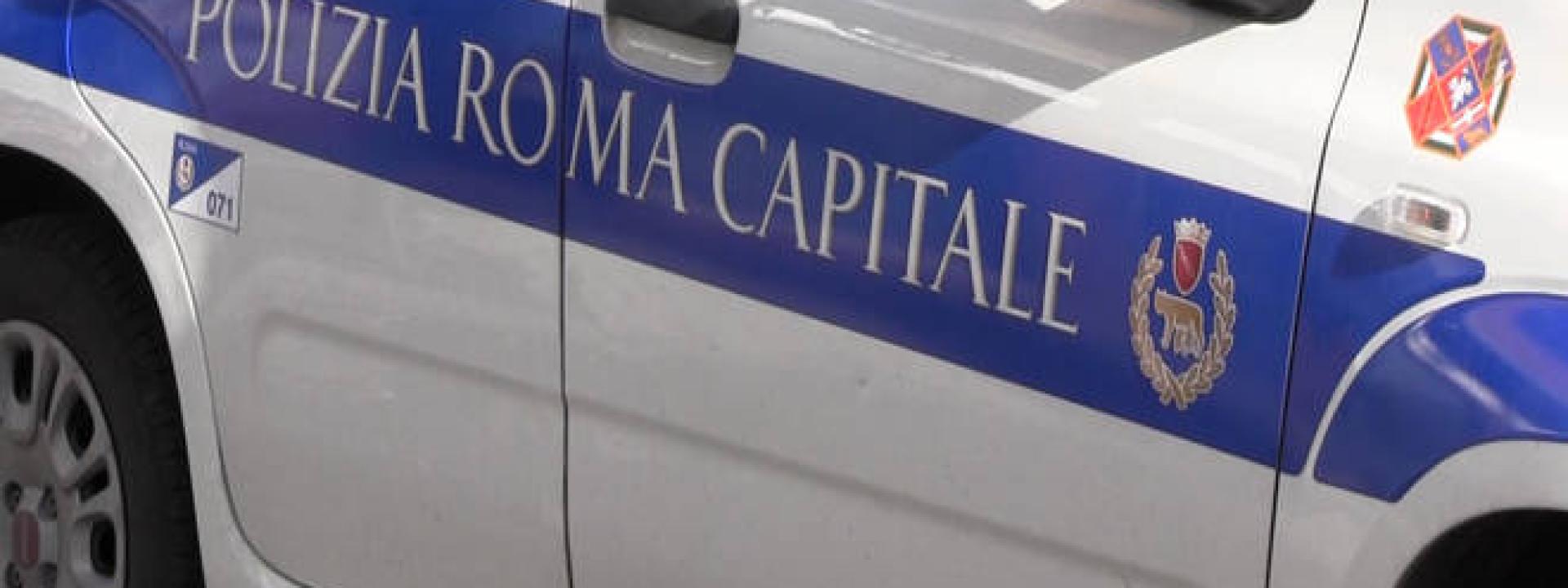 Tenta di buttarsi nel fiume, salvato dalla Polizia locale