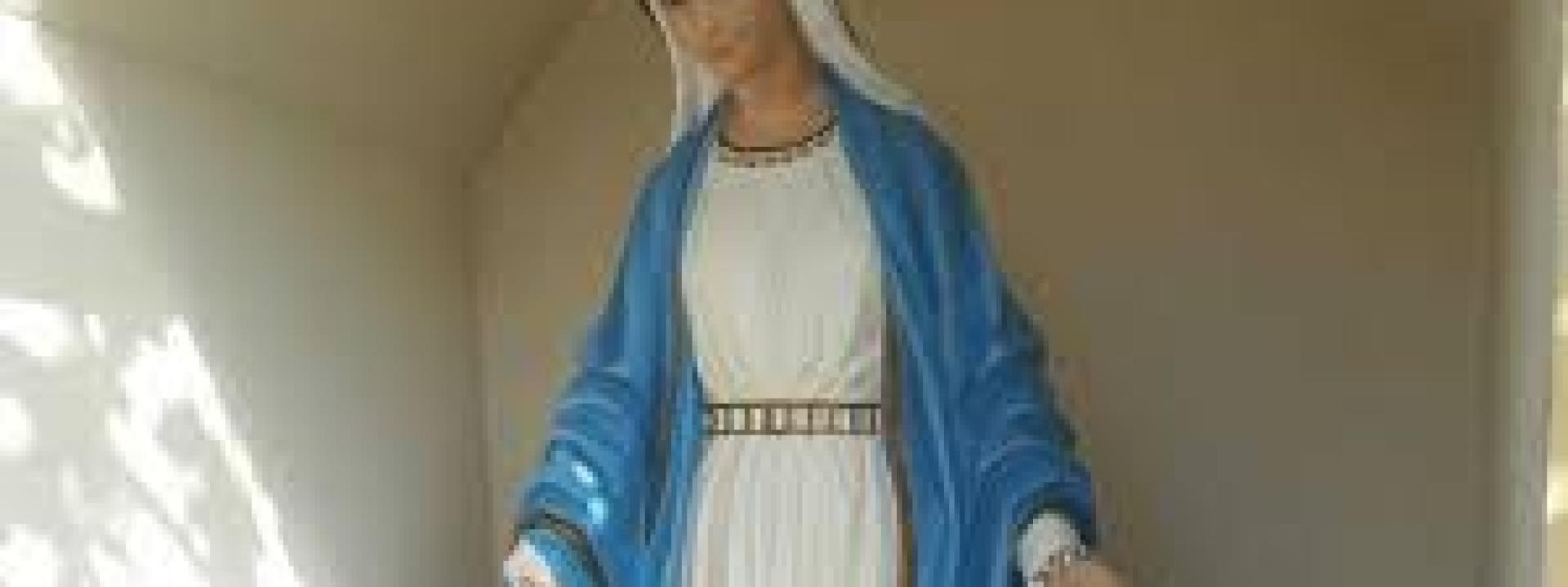 Ubriaco danneggia una statua della Madonna: arrestato