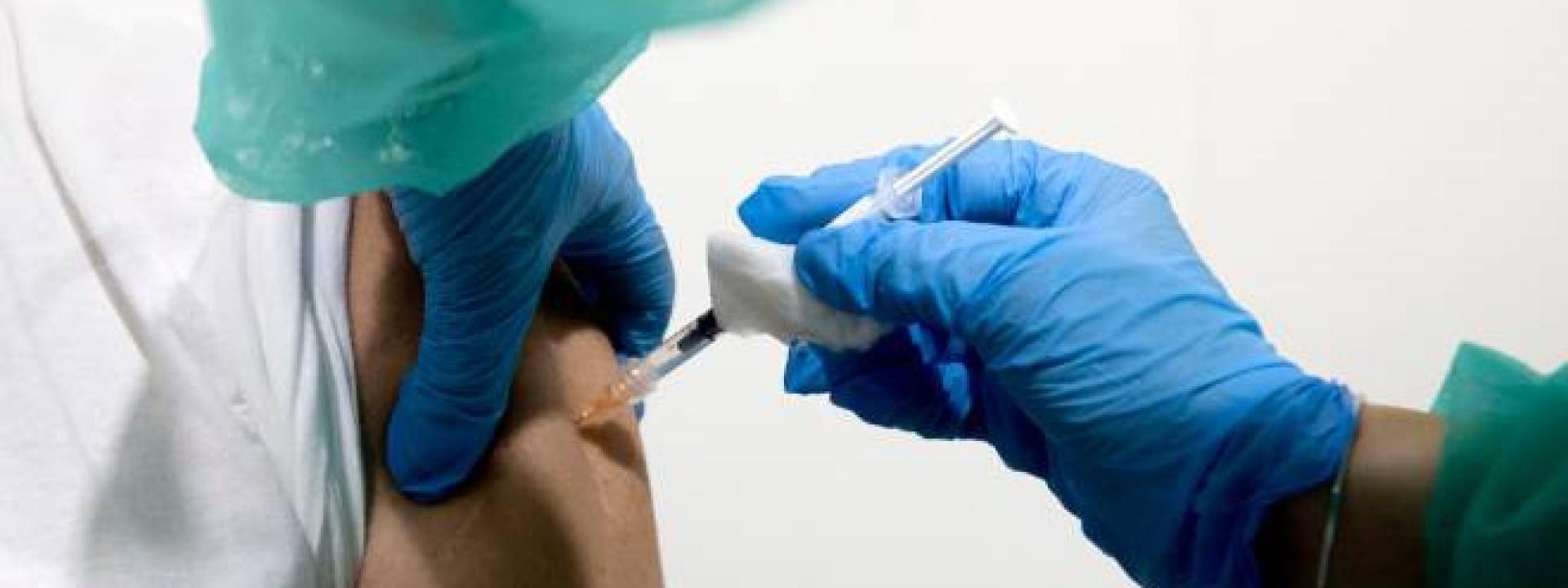 False vaccinazioni per ottenere il green pass: in manette un medico e due pazienti