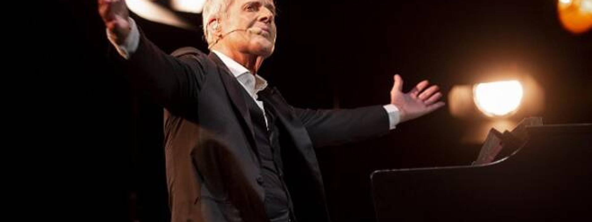 Claudio Baglioni positivo al Covid: posticipati cinque concerti