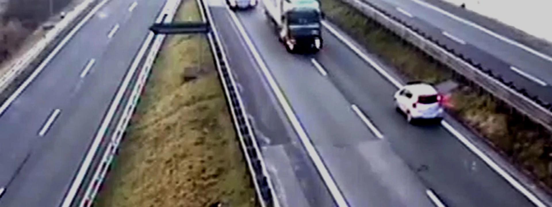 Ubriaca contromano in autostrada: sfiorata la strage