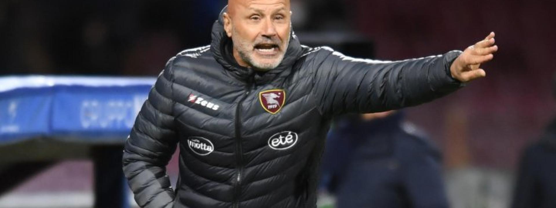 Calcio, la Salernitana esonera Colantuono