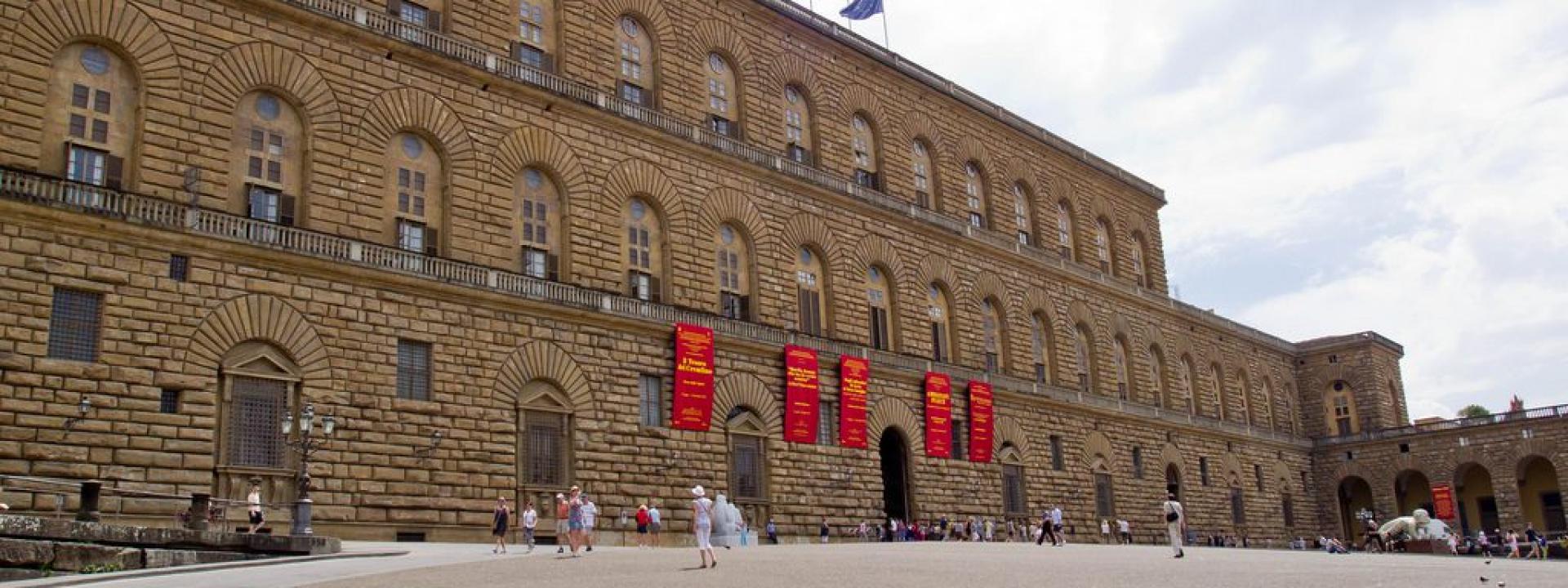 Prova ad entrare a Palazzo Pitti con una pistola: arrestato turista francese