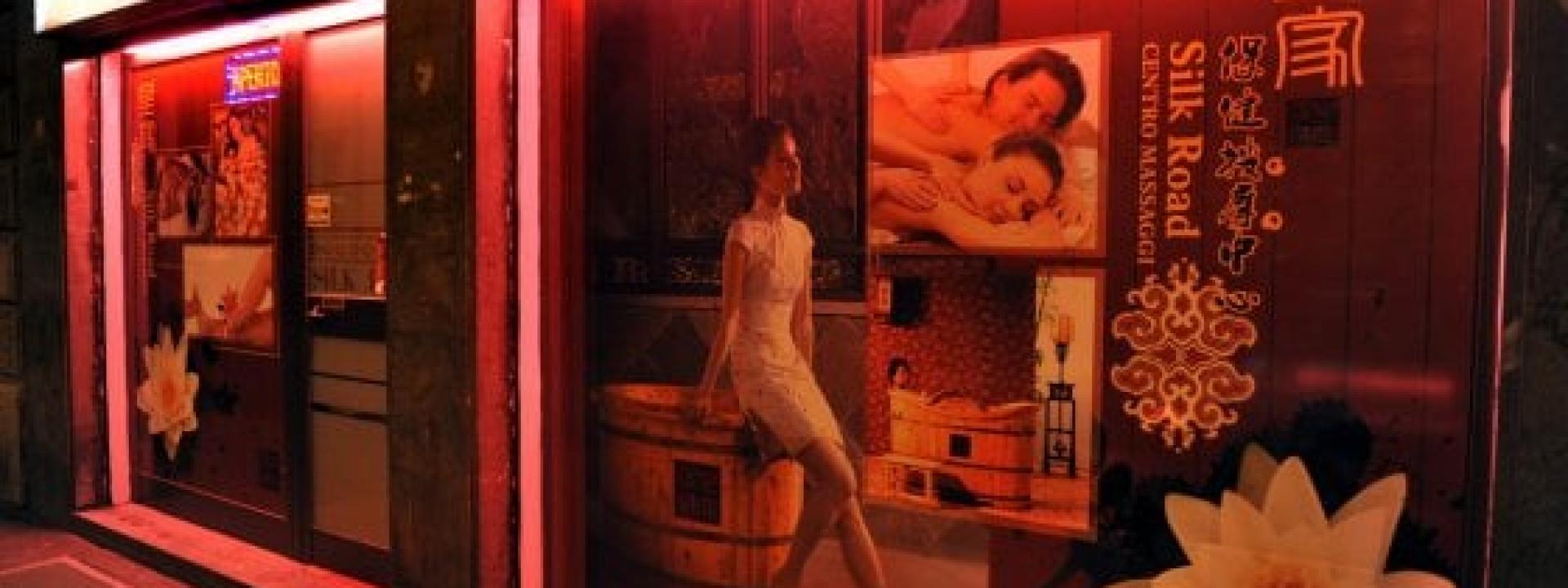 Giro di prostituzione nei centri massaggi: in manette due cinesi