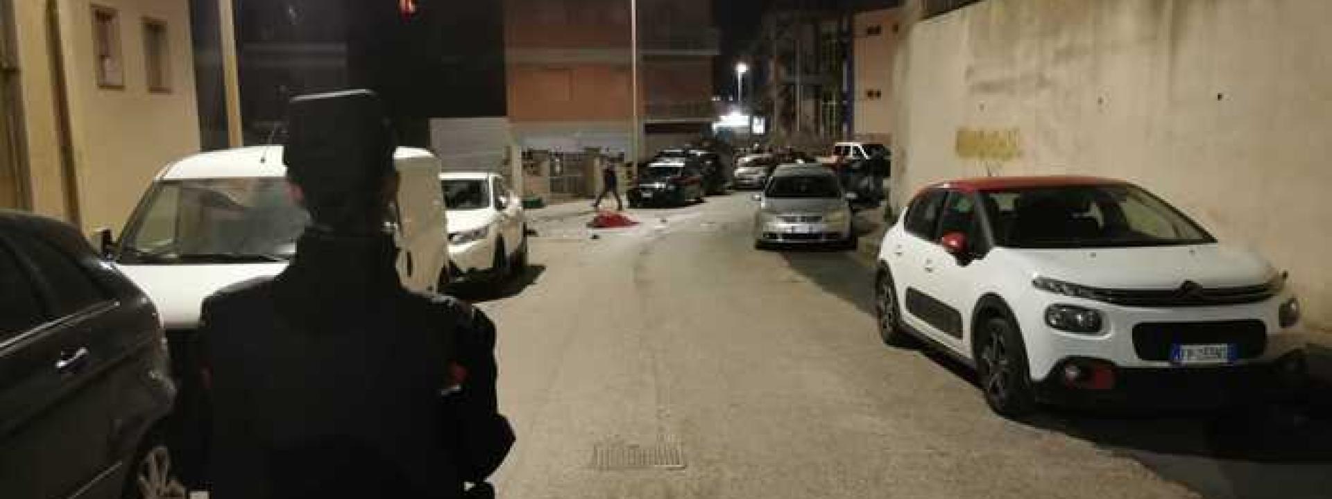 Uccide a sprangate il suocero e riduce in fin di vita la suocera e la moglie