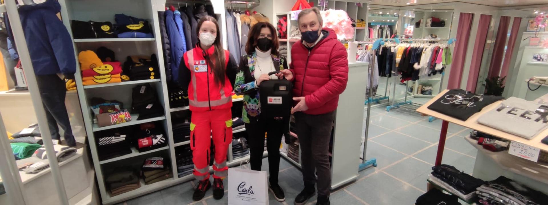 Da Carla Moda Bimbi un defibrillatore per la Croce Gialla di Ancona