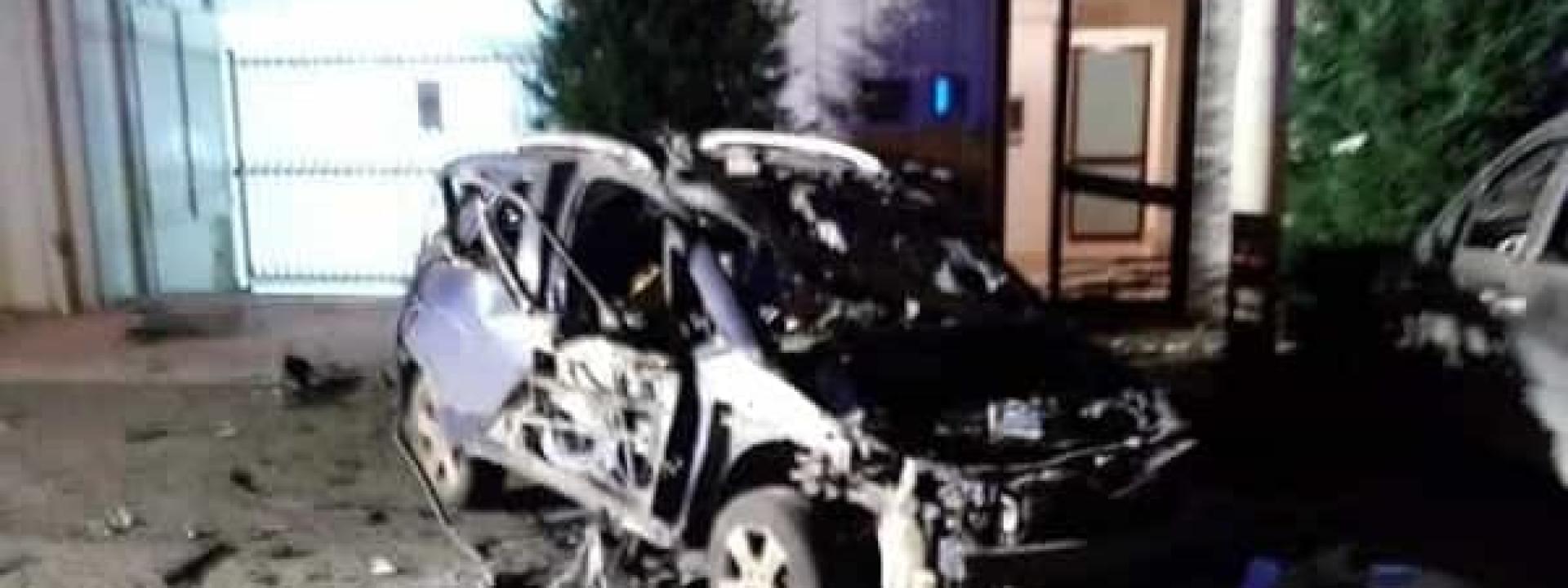 Esplode la bombola che trasportava in auto: uomo muore carbonizzato