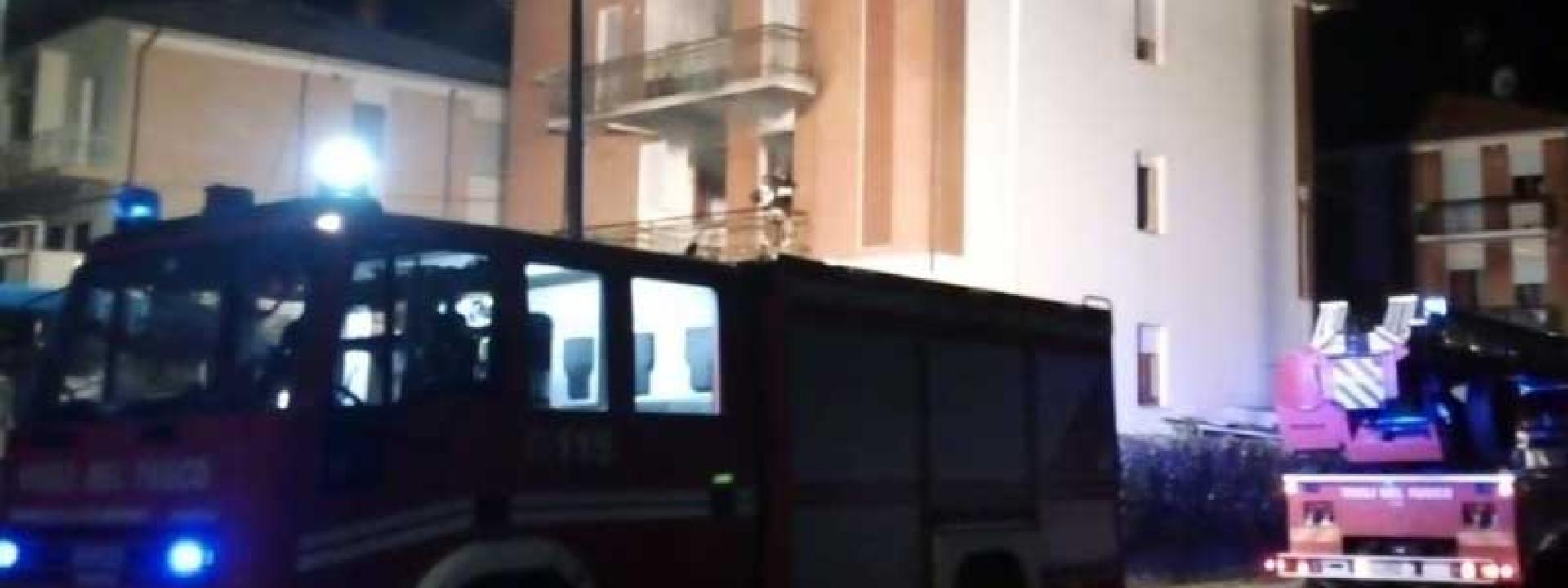 Marche - Fiamme nella notte dalla cucina, i residenti riescono a scappare in tempo