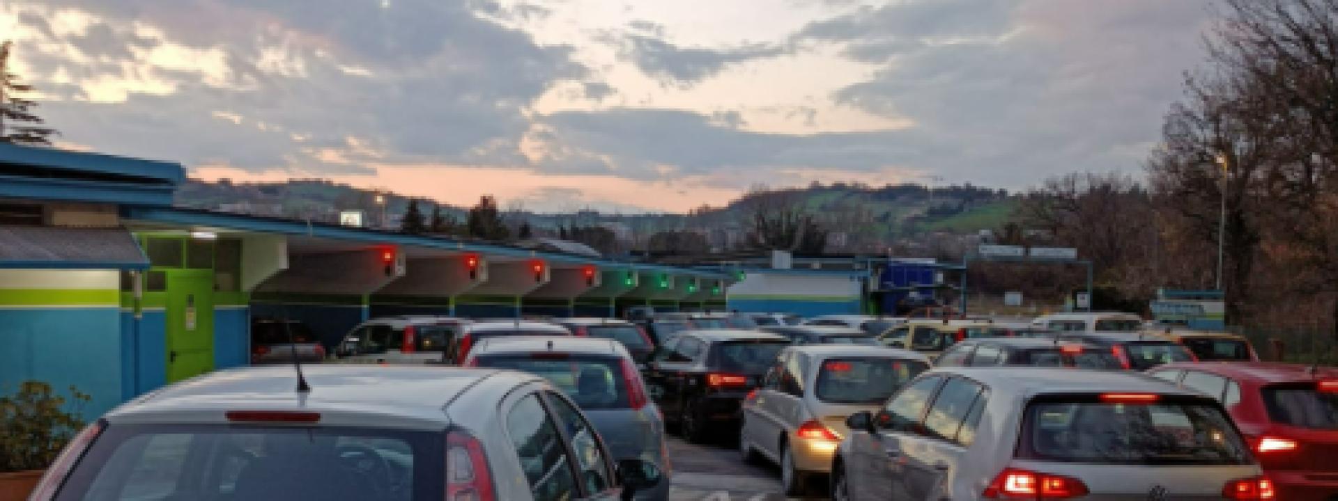 Carburanti, quotazioni diesel fuori controllo: superato il prezzo della benzina