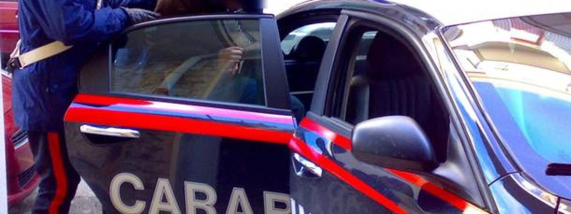 Cedono la figlia 14enne in cambio di cibo e soldi: tre arresti