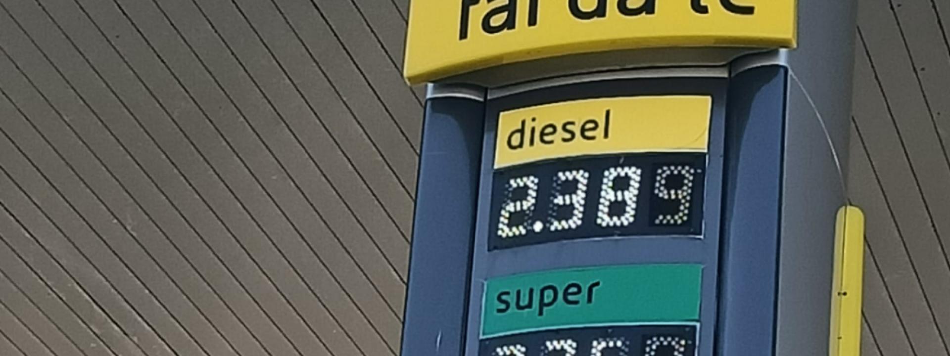 Prezzi del carburante senza freno: benzina e diesel oltre 2.3 euro