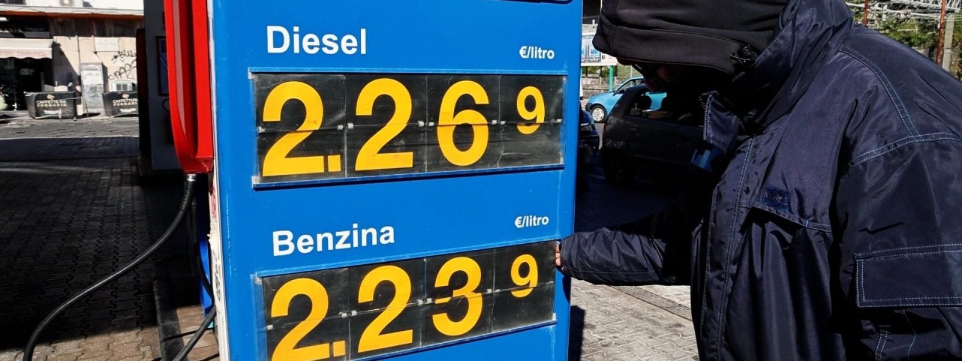 Carburanti, prezzi praticati ancora in aumento