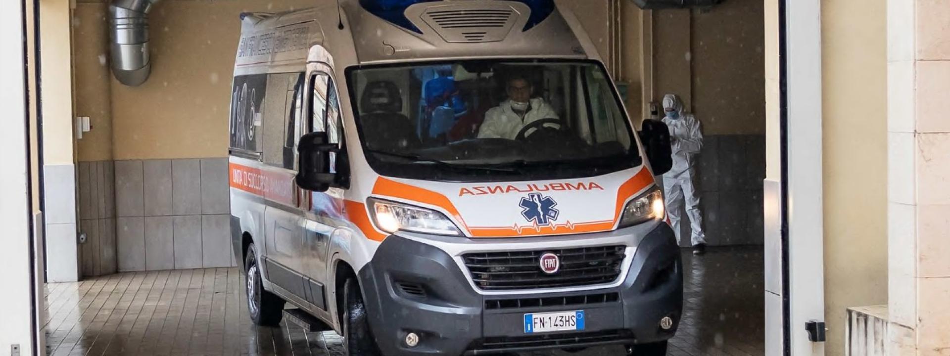 Crolla in fabbrica colpito da un improvviso malore e muore a 33 anni