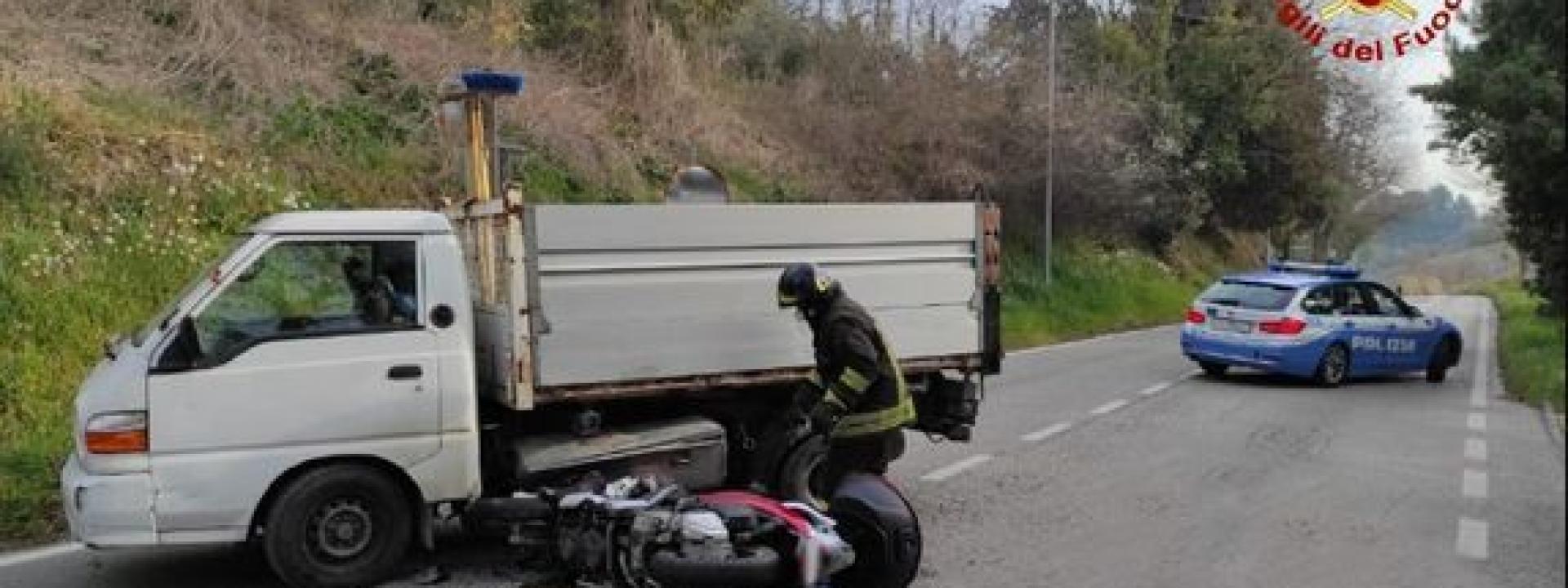 Marche - Sangue sulle strade: 49enne muore in un incidente