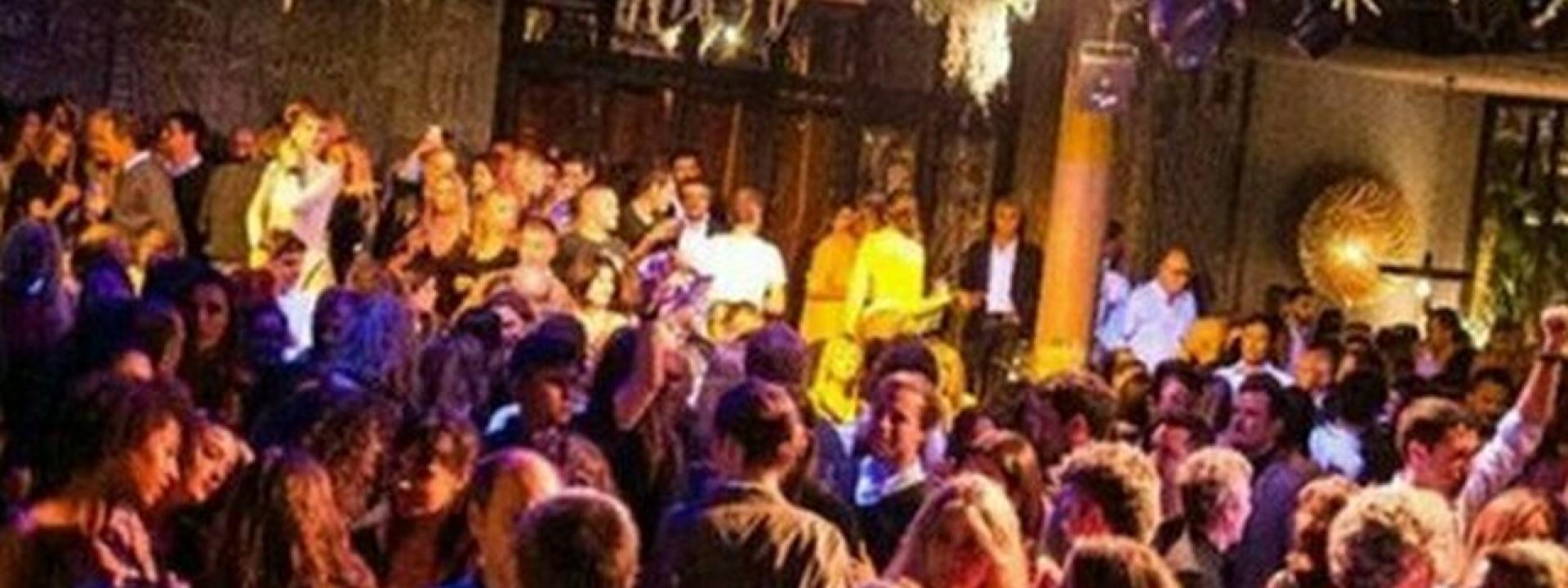 Marche - Decine di studenti a letto con la febbre dopo la festa in discoteca