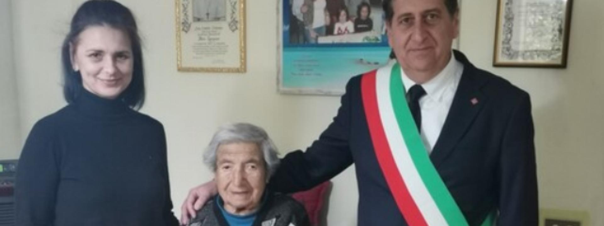 Marche - Dopo Chernobyl accolse tre fratelli ucraini orfani, oggi famiglia di San Ginesio accoglie Ilenia