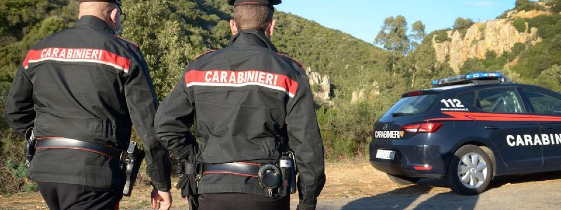 Cadavere di donna sezionato e messo in sacchi di plastica scoperto in un dirupo