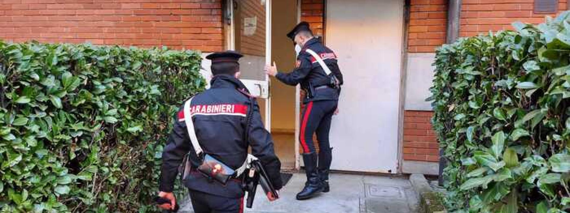 Uccisa a coltellate: in casa c'erano i tre figli