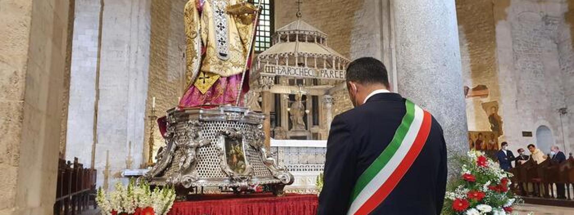 Furto choc: rubati un anello e una croce dalla statua di San Nicola