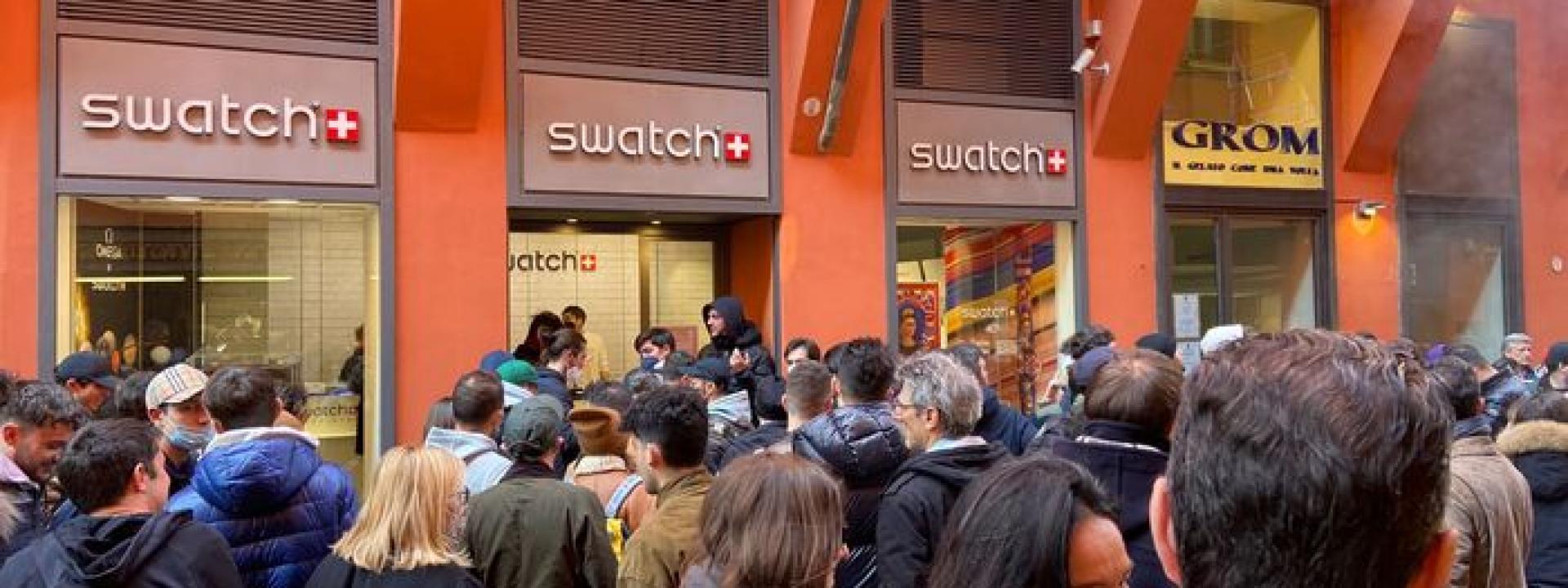 In coda tutta la notte per accaparrarsi il nuovo Swatch