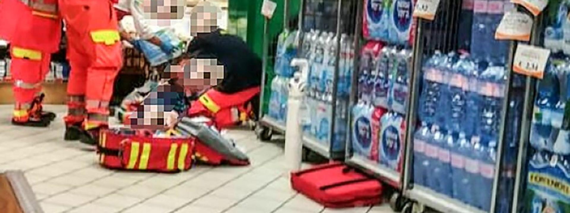 Si accascia mentre fa la spesa al supermercato: donna di 49 anni stroncata da un malore