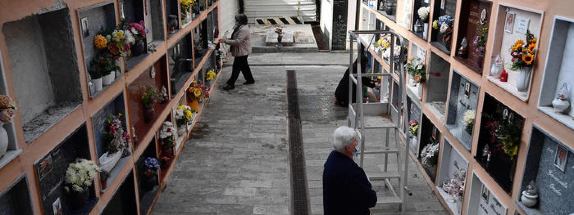 Funerali pilotati, sospesi un medico e un necroforo