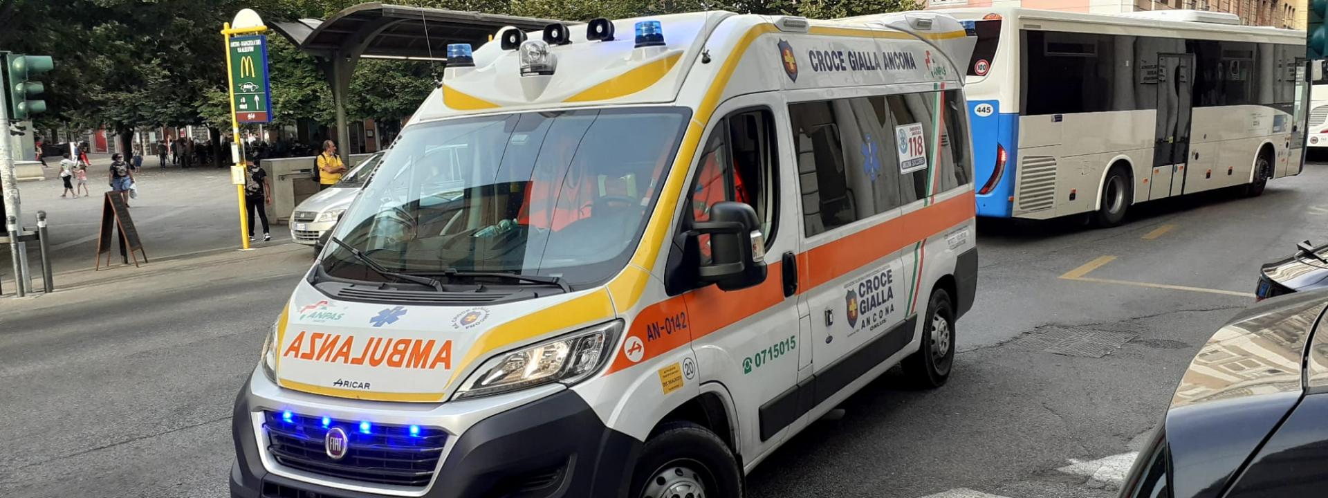 Marche - Lite per un parcheggio: arrivano ambulanza e Polizia locale