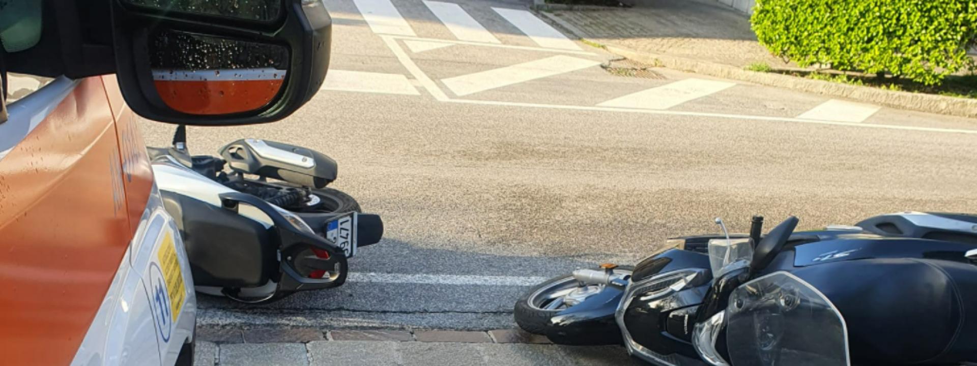 Marche - Scontro fra due scooter: una 18enne a Torrette