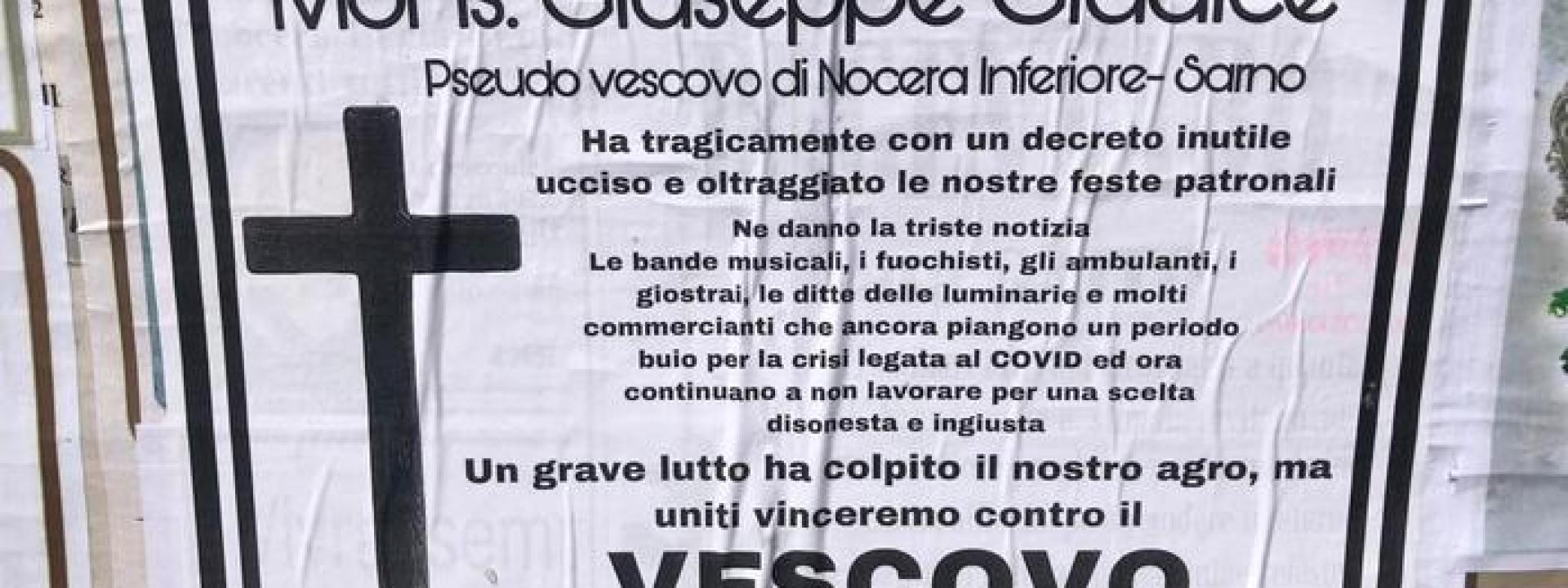 Stop alle processioni sgradito: spuntano manifesti funebri per il vescovo