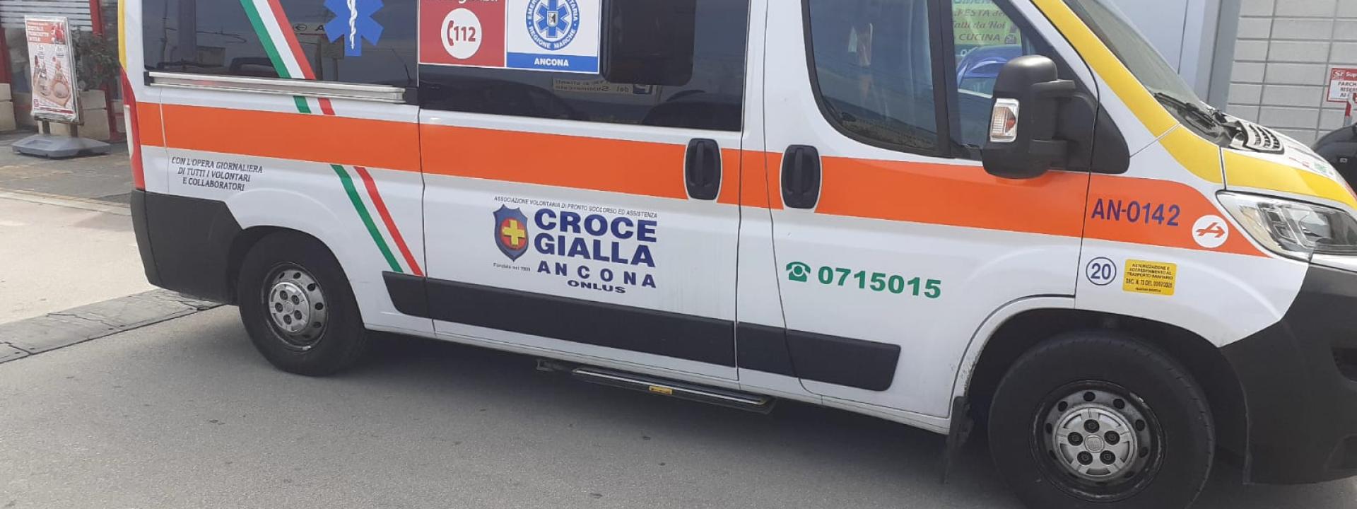 Marche - Ragazza di 30 anni accusa un malore improvviso al supermercato: portata a Torrette