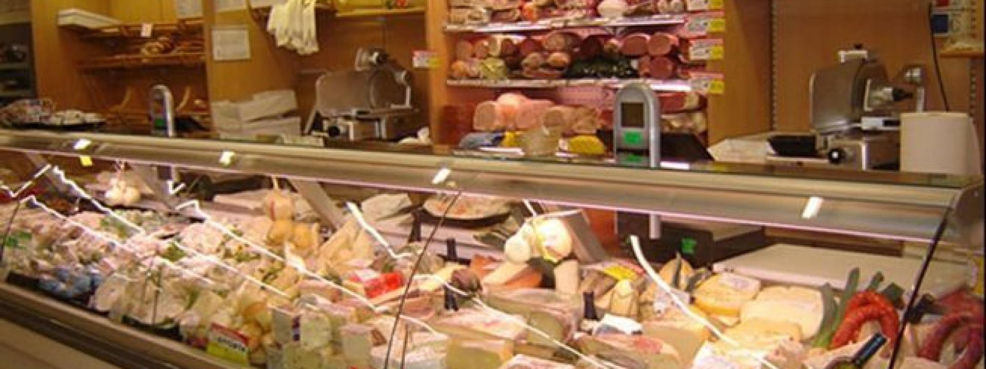 Marche - Colpo nell'ingrosso di alimentari: smurano la cassaforte e rubano 20 quintali di salami e formaggi