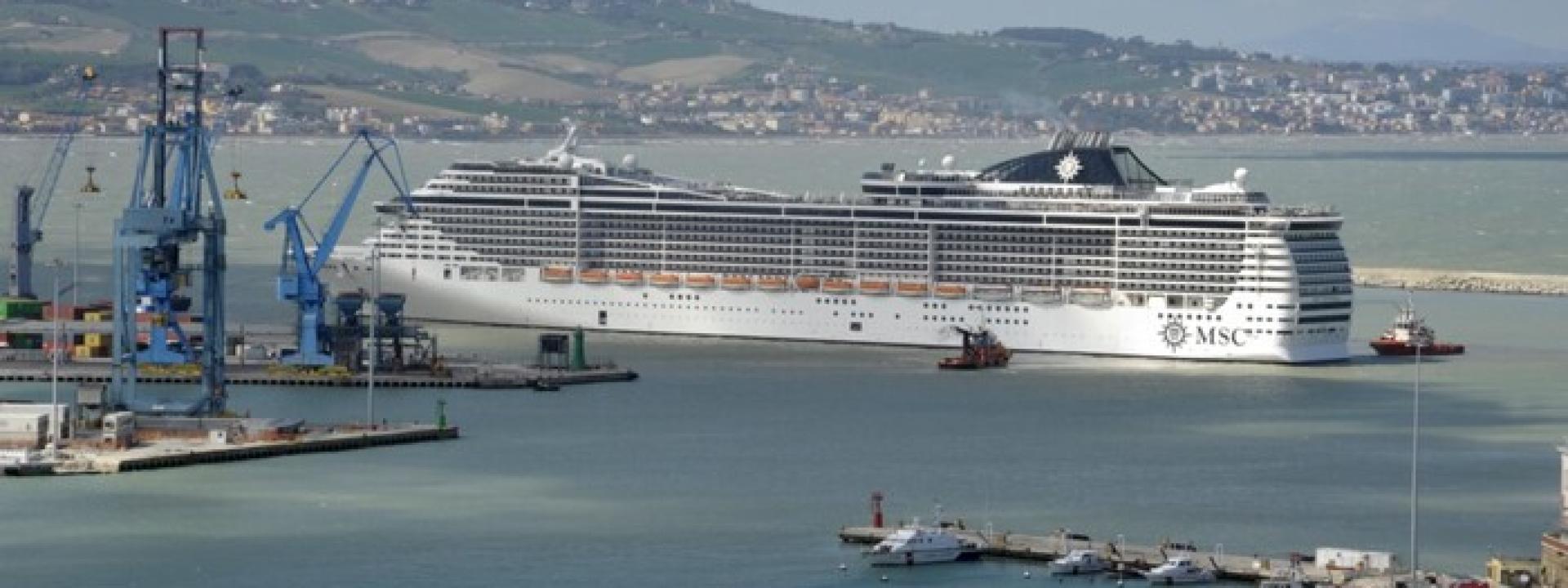 Marche - La Msc Fantasia saluta Ancona: è la prima di 22 