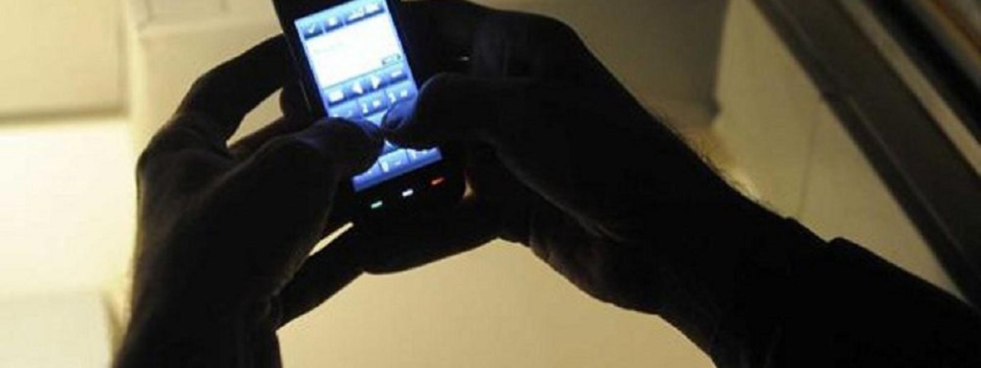 Marche - Sottoposto a divieto di avvicinamento, tempesta di telefonate notturne la vittima: denunciato