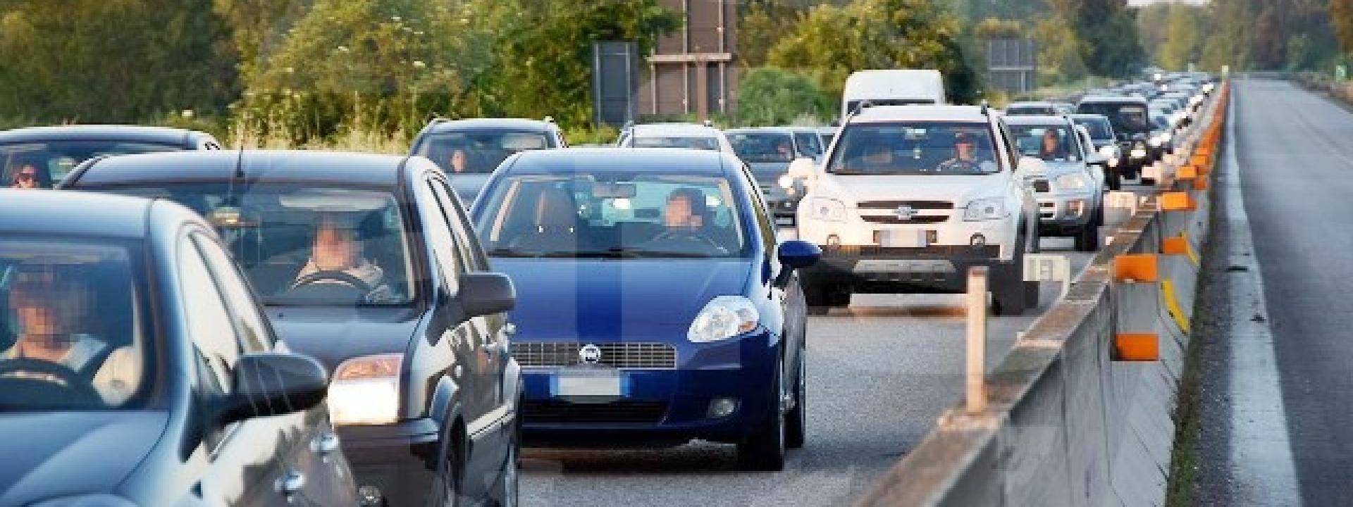 Marche - Incidente sulla superstrada 77, traffico in tilt