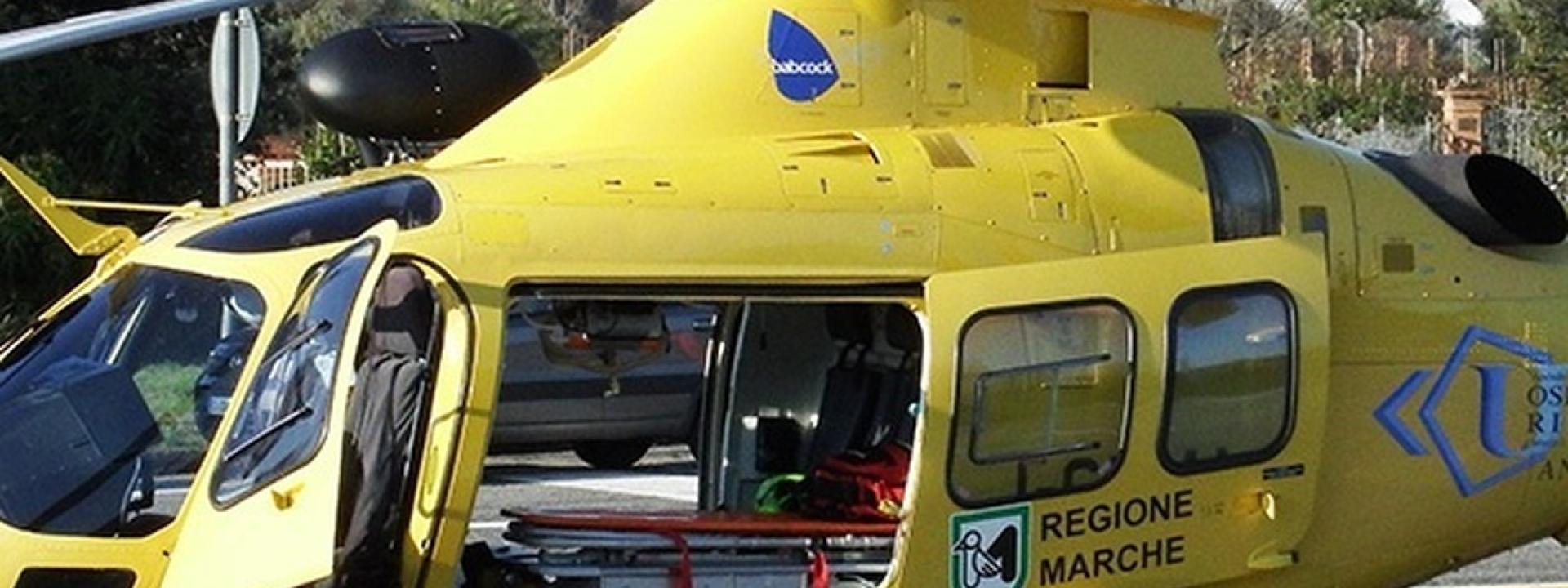 Marche - Perde il controllo e l'auto si ribalta: un ferito grave a Torrette