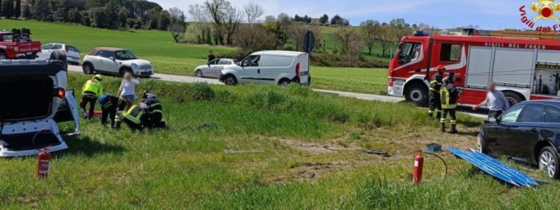 Marche - Violento scontro all'incrocio: un 62enne trasportato a Torrette