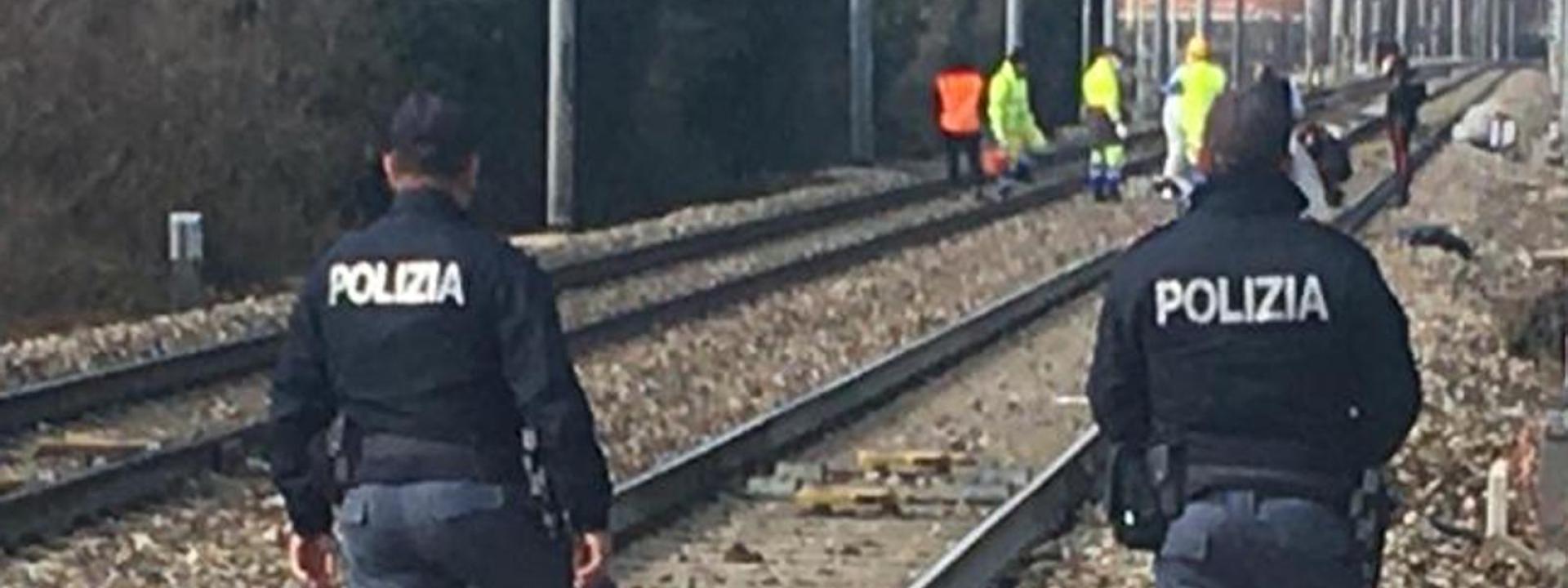 Marche - Tragedia sui binari: uomo muore travolto dal treno