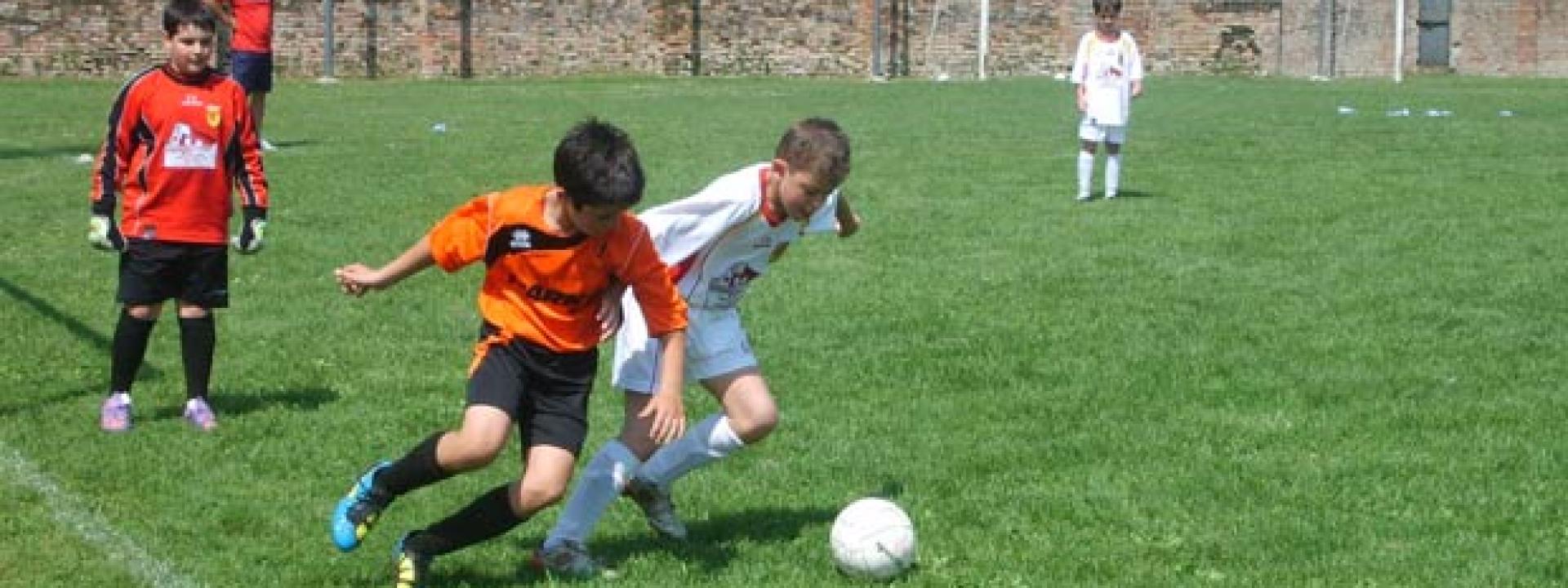 Marche - Choc al torneo giovanile: genitore entra in campo e picchia l'allenatore del figlio