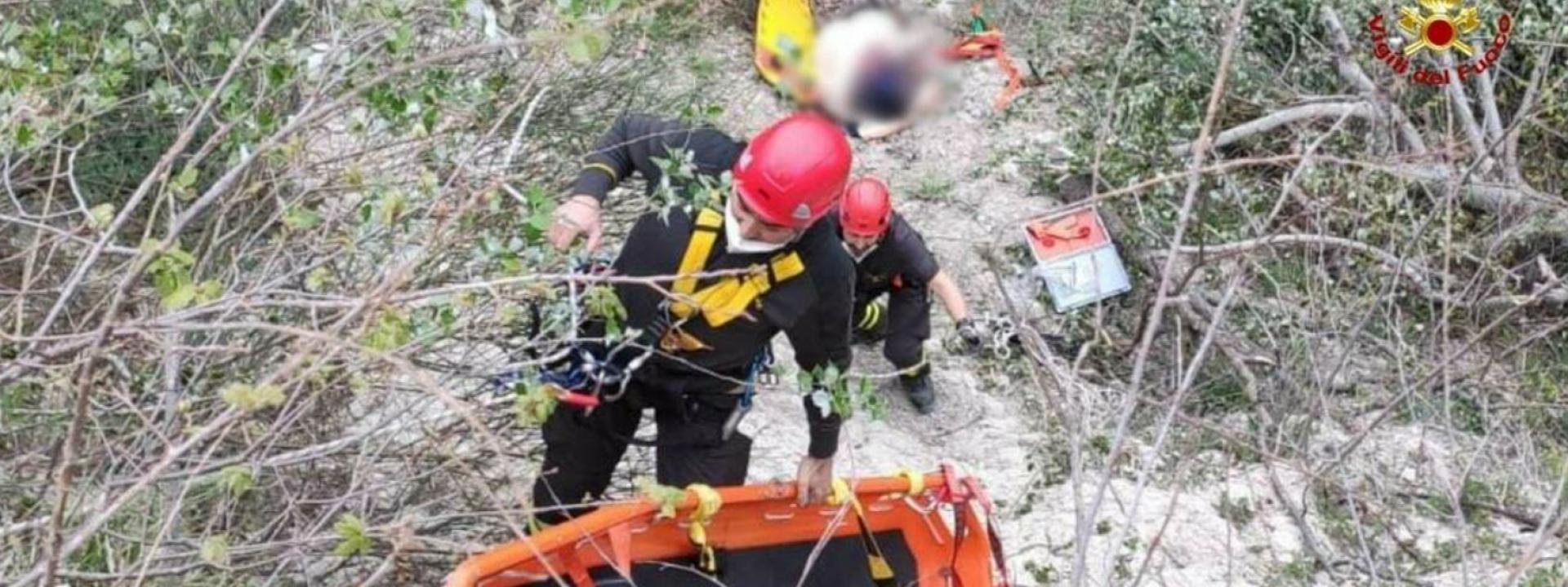 Marche - Escursionista precipita in un calanco: è grave