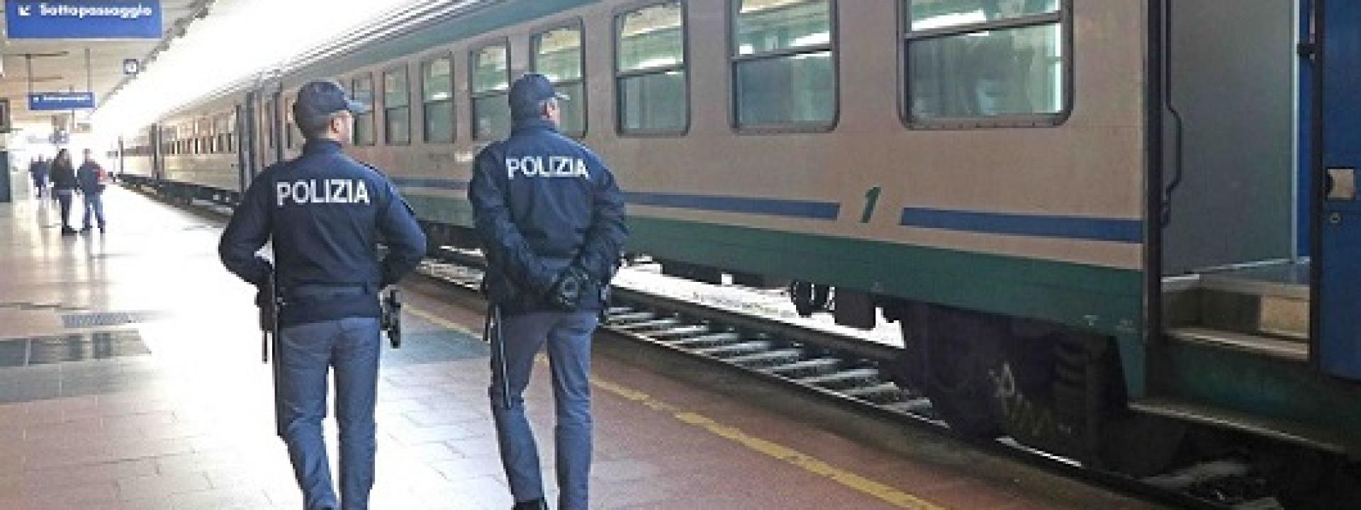 Marche - Violenza choc alla stazione: donna accoltellata alle spalle