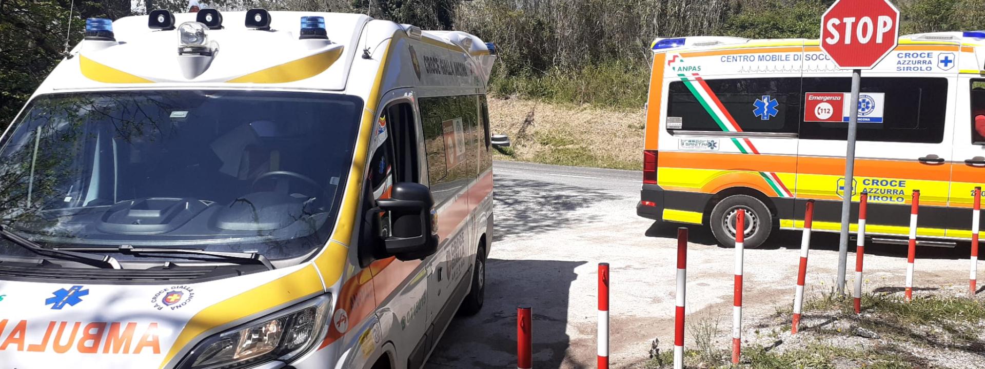 Marche - Sbalzato dalla moto vola in un campo: grave un 23enne