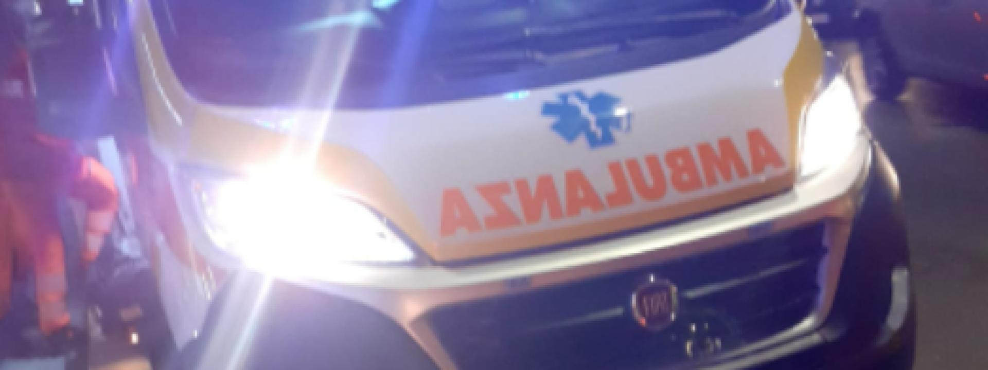 Marche - Preso a bottigliate in testa da un gruppo di ragazzini: portato a Torrette