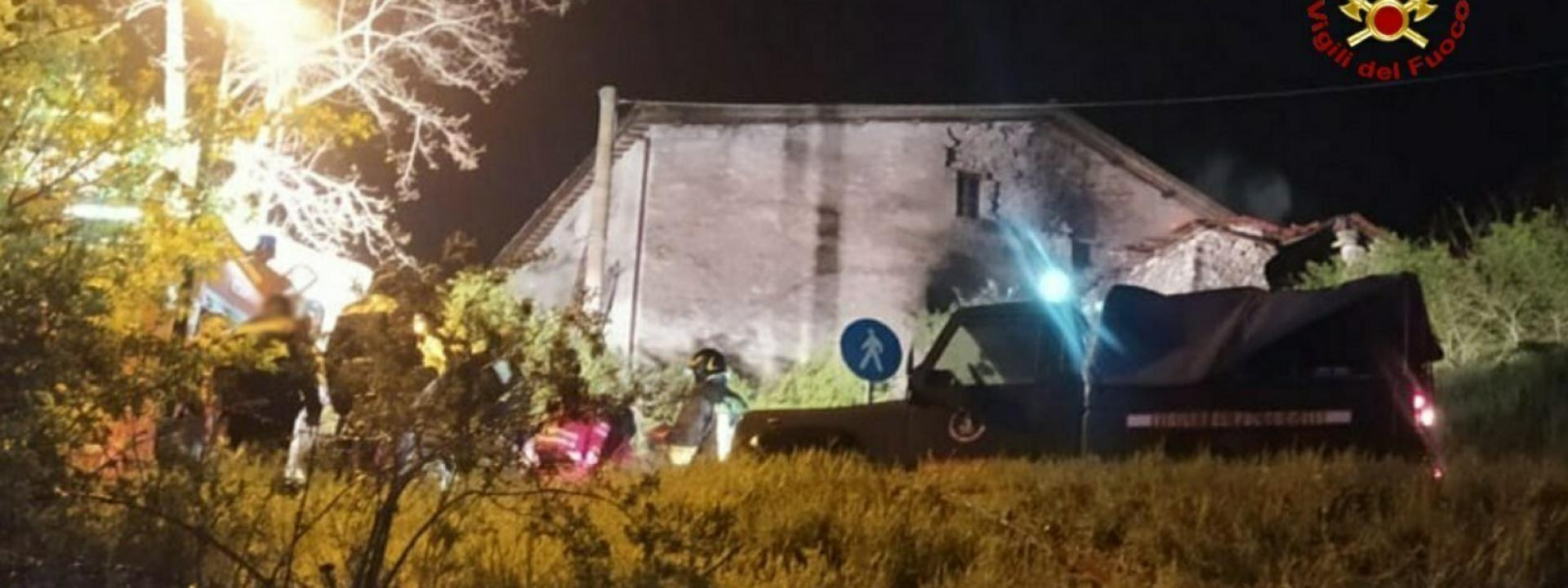 Marche - Paura a Pieve Torina per una donna intrappolata tra le fiamme nella sua casa