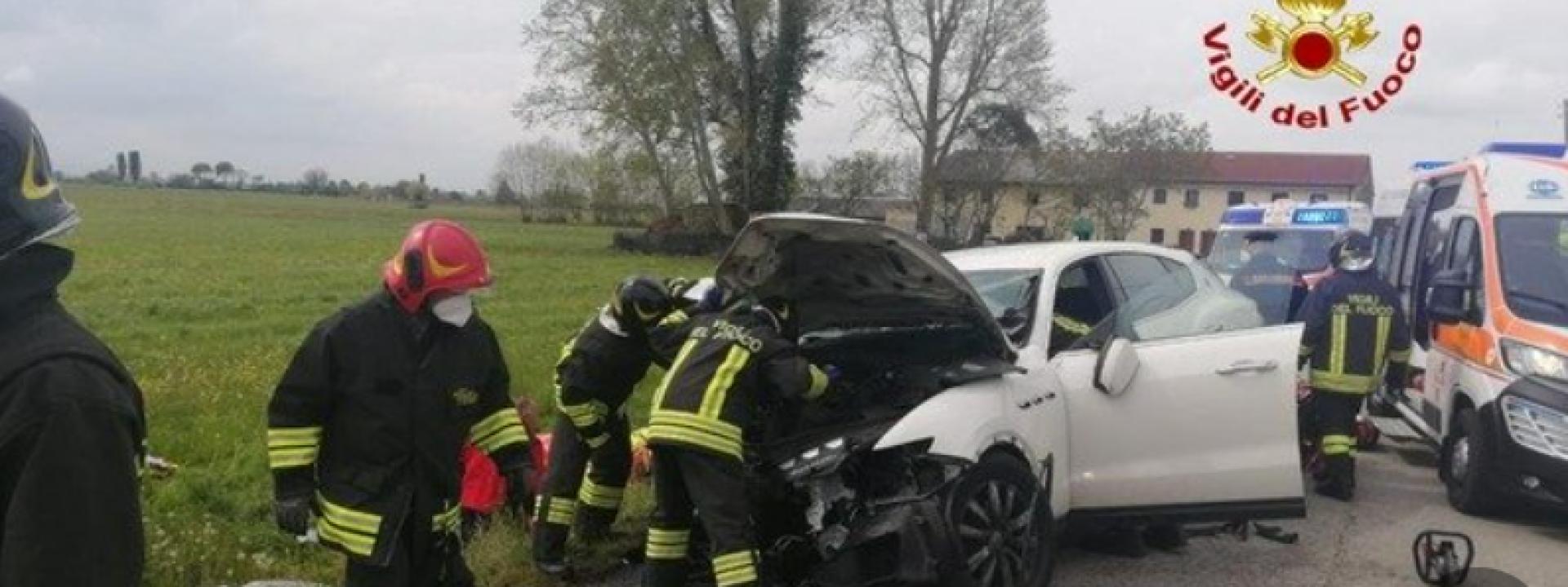 Schianto fatale con la Maserati: Luca muore sul colpo, altre cinque persone restano ferite